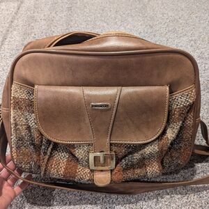 Invicta travel bag VTG retro classy plaid. Some threads coming loose.